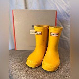 Hunter Wellies. Size 6. Sells with original box.